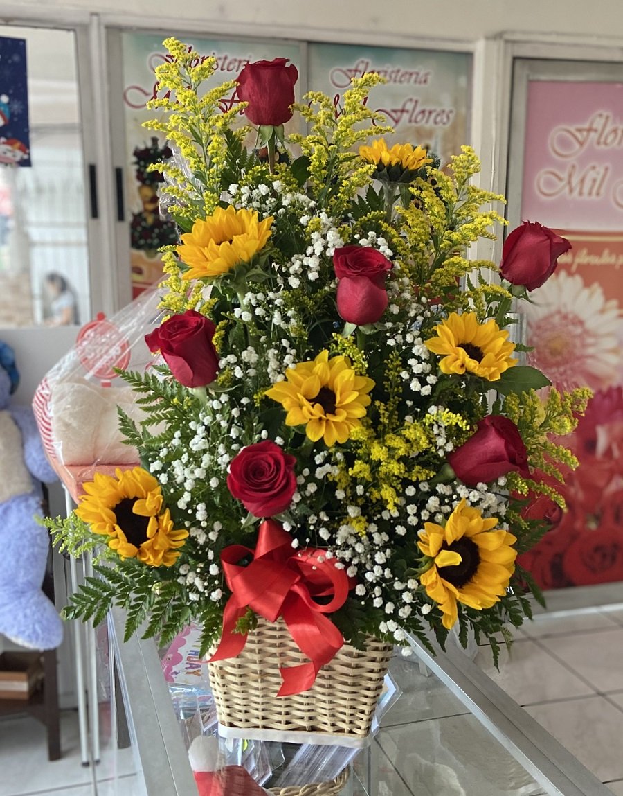 Arreglo de 6 rosas rojas y 6 girasoles | Floristeria Mil Flores