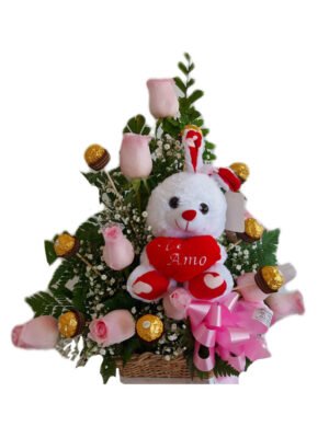 Arreglo de 6 rosas rosadas con chocolates y peluche