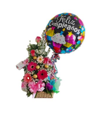 Arreglo de 6 flores variadas con chocolates y globo