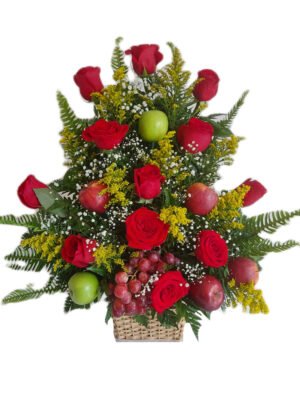 Arreglo de 12 rosas rojas con frutas