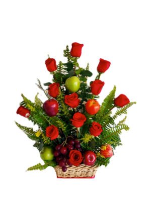Arreglo de 12 rosas con frutas